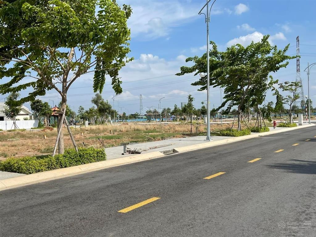 Cần bán đất nền  100m2  full thổ cư  cách sân bay quốc tế 5km  chỉ 900tr/lô  sổ hồng sẵn