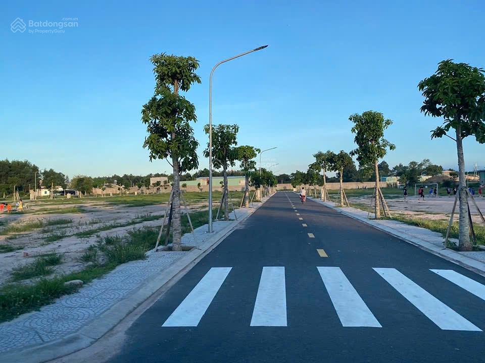 Cần bán đất nền  100m2  full thổ cư  cách sân bay quốc tế 5km  chỉ 900tr/lô  sổ hồng sẵn