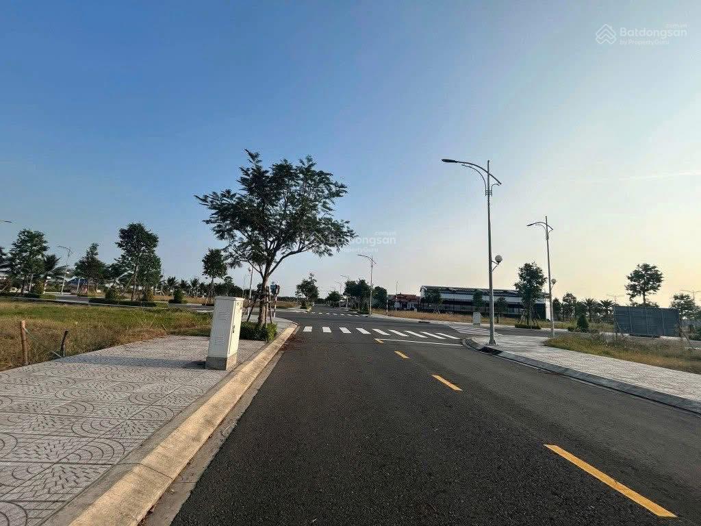 Cần bán đất nền  100m2  full thổ cư  cách sân bay quốc tế 5km  chỉ 900tr/lô  sổ hồng sẵn