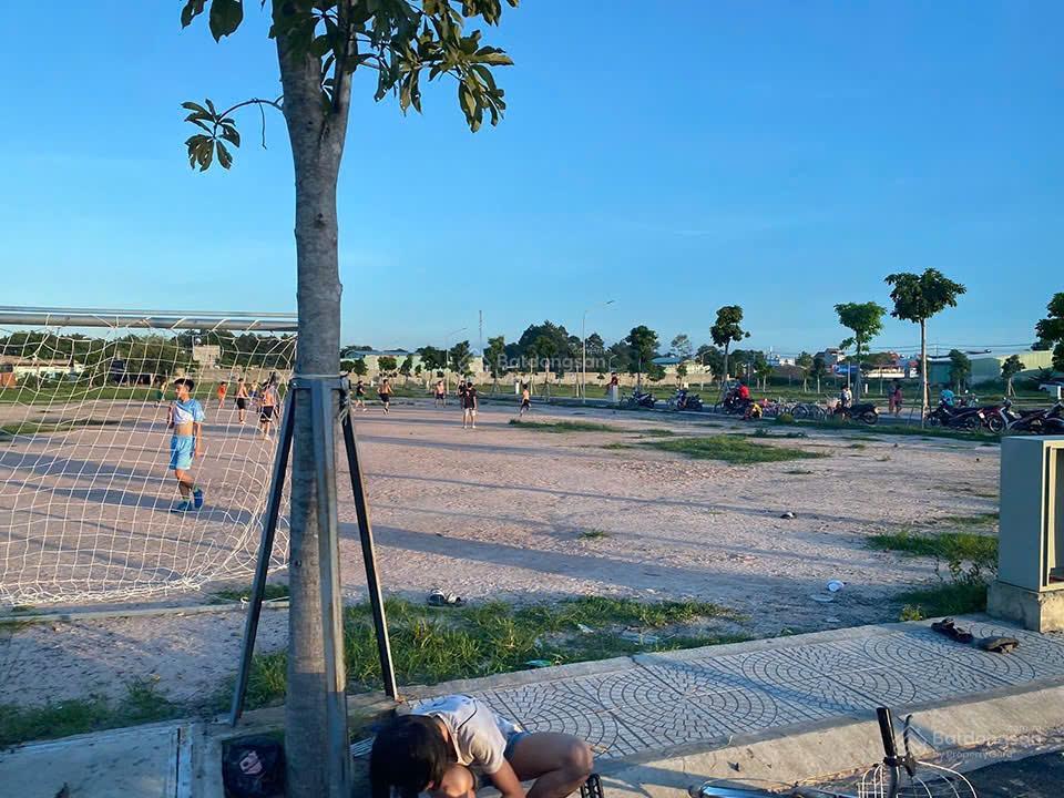 Cần bán đất nền  100m2  full thổ cư  cách sân bay quốc tế 5km  chỉ 900tr/lô  sổ hồng sẵn