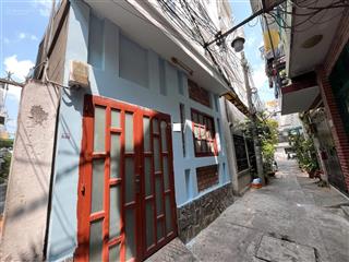 Bán nhà quận 10, tổng diện tích đất 121,8m2. nhà ba mặt tiền, không tường chung, cửa sổ 4 mặt nhà