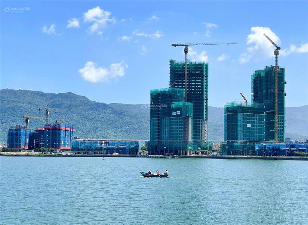 Nhà phố ven sông hàn 3 tầng gần bến du thuyền giá 45,7 tỷ