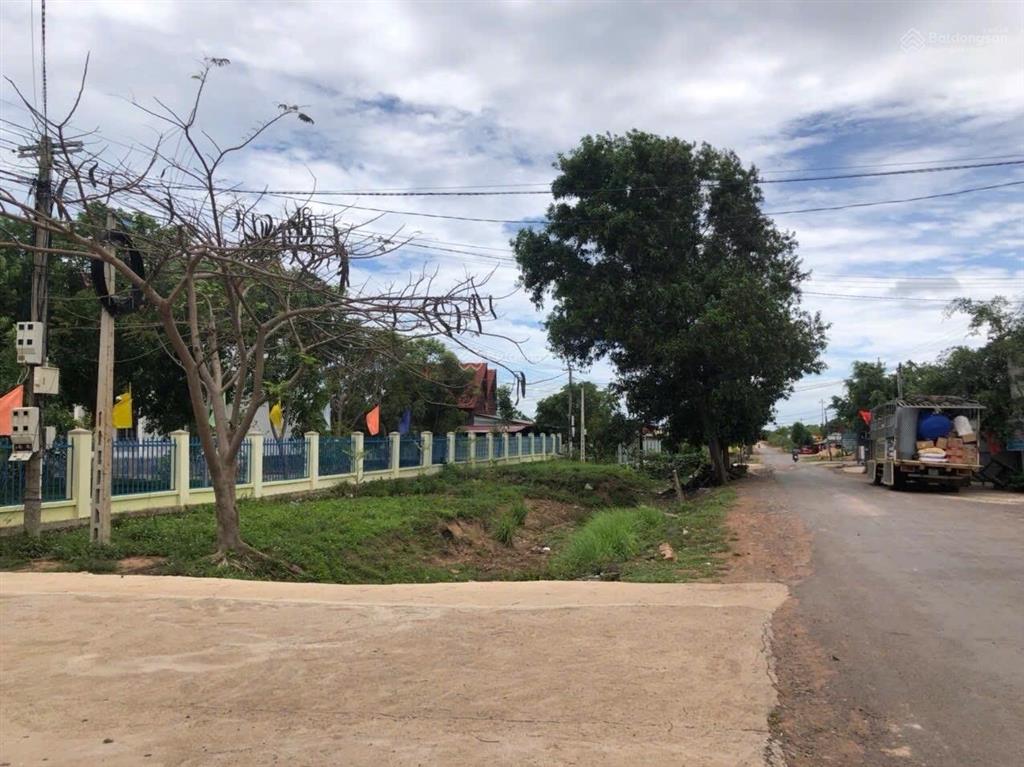 Đất nền 400m2 mặt tiền đường bê tông 12m ở trung tâm xã ia lốp, giá chỉ 450 triệu