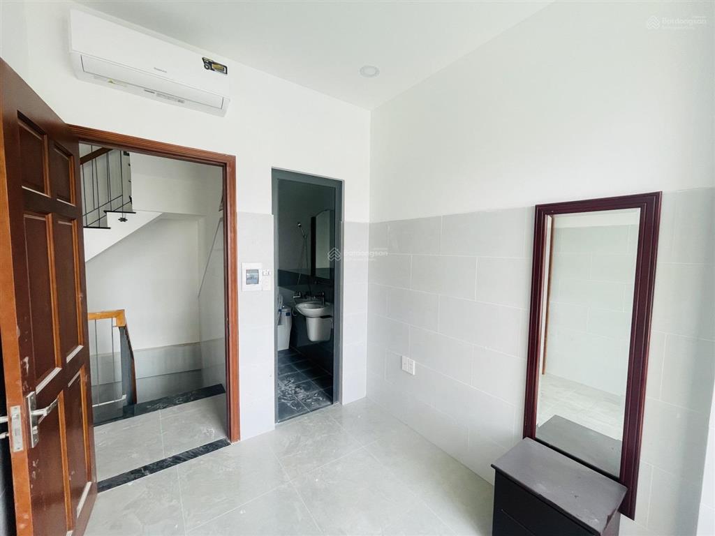 Ngay đại học công thương  lê trọng tấn, quận tân phú, chdv 4 tầng, ngang 5m, diện tích 75m2