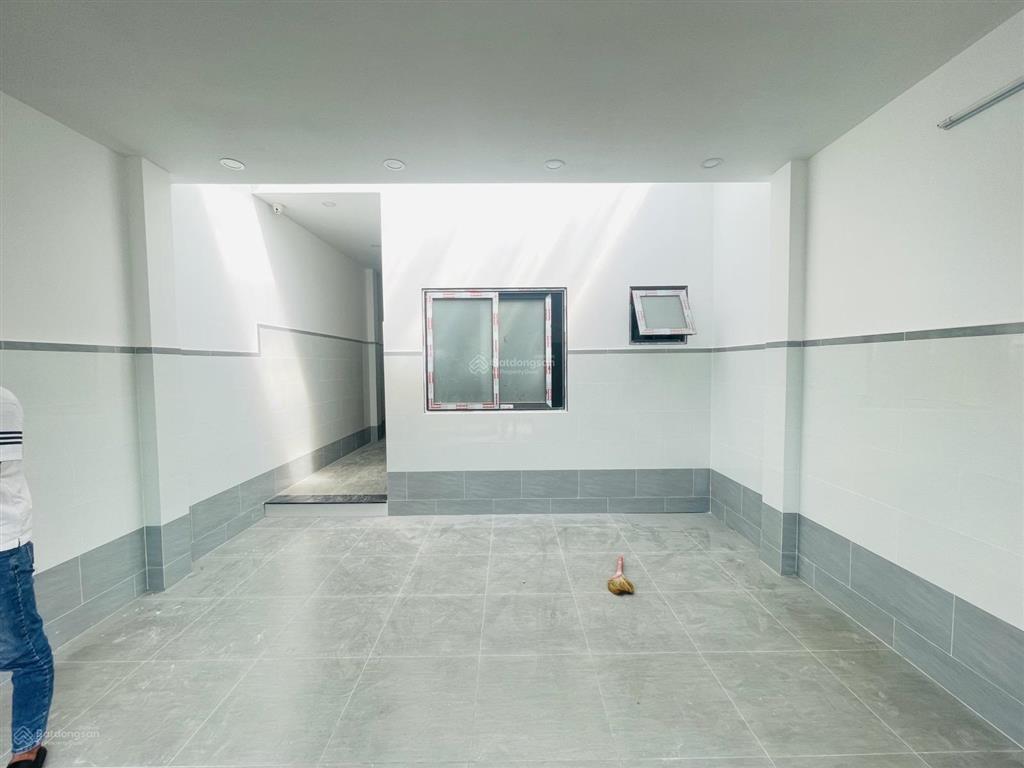 Căn hộ dịch vụ, ngang 5m, đường lê trọng tấn, quận tân phú. 75m2, 4 tầng. dòng tiền 24tr/tháng.