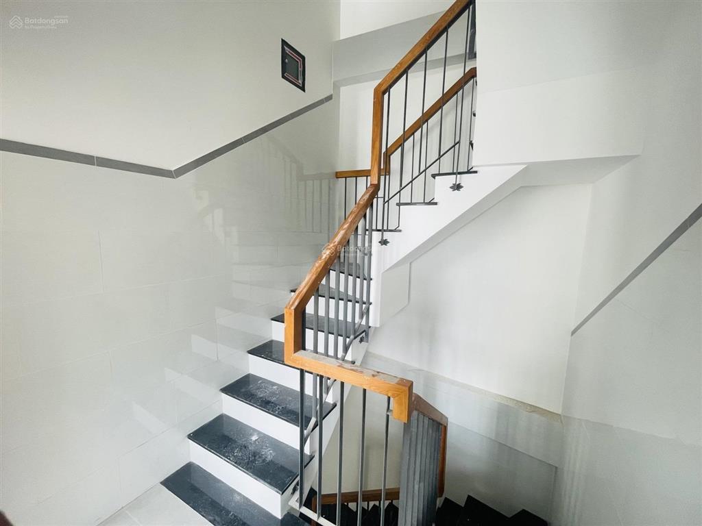 Căn hộ dịch vụ, ngang 5m, đường lê trọng tấn, quận tân phú. 75m2, 4 tầng. dòng tiền 24tr/tháng.