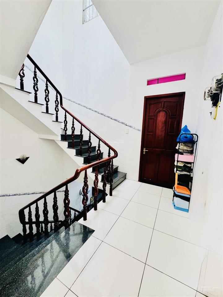 Bán nhà phú thọ hoà, quận tân phú, ngang 5m, 3 tầng, dt 70m2, hxh gần mặt tiền, giá 6 tỷ hơn.