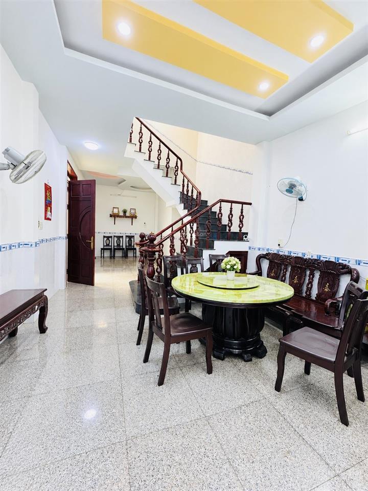 Bán nhà phú thọ hoà, quận tân phú, ngang 5m, 3 tầng, dt 70m2, hxh gần mặt tiền, giá 6 tỷ hơn.