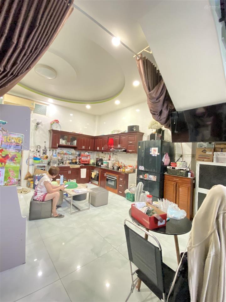 Bán nhà ngay đại học công thương, tân phú, nhà 4 tầng, dt 101m2, ngang rộng 5.5m, nhỉnh 10 tỷ.