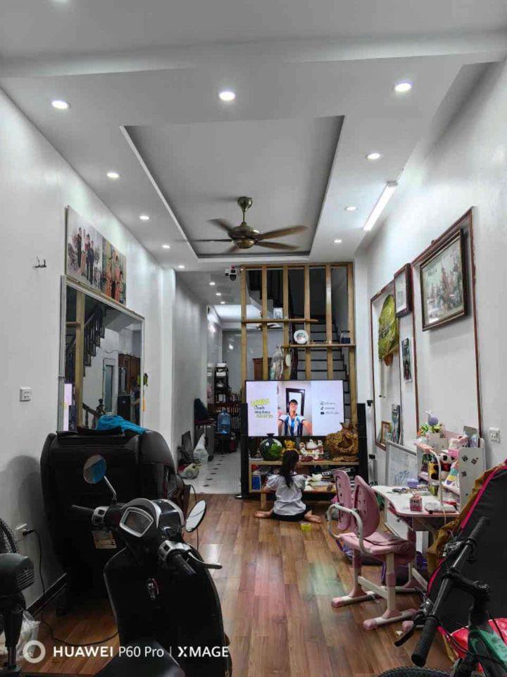 Siêu phẩm Cầu Giấy 42m2, 4 tầng, 1 nhà ra mặt phố,  ô tô, 15 tỷ 