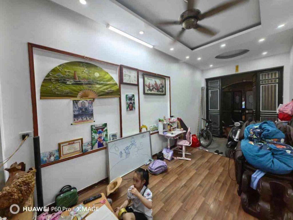 Siêu phẩm Cầu Giấy 42m2, 4 tầng, 1 nhà ra mặt phố,  ô tô, 15 tỷ 