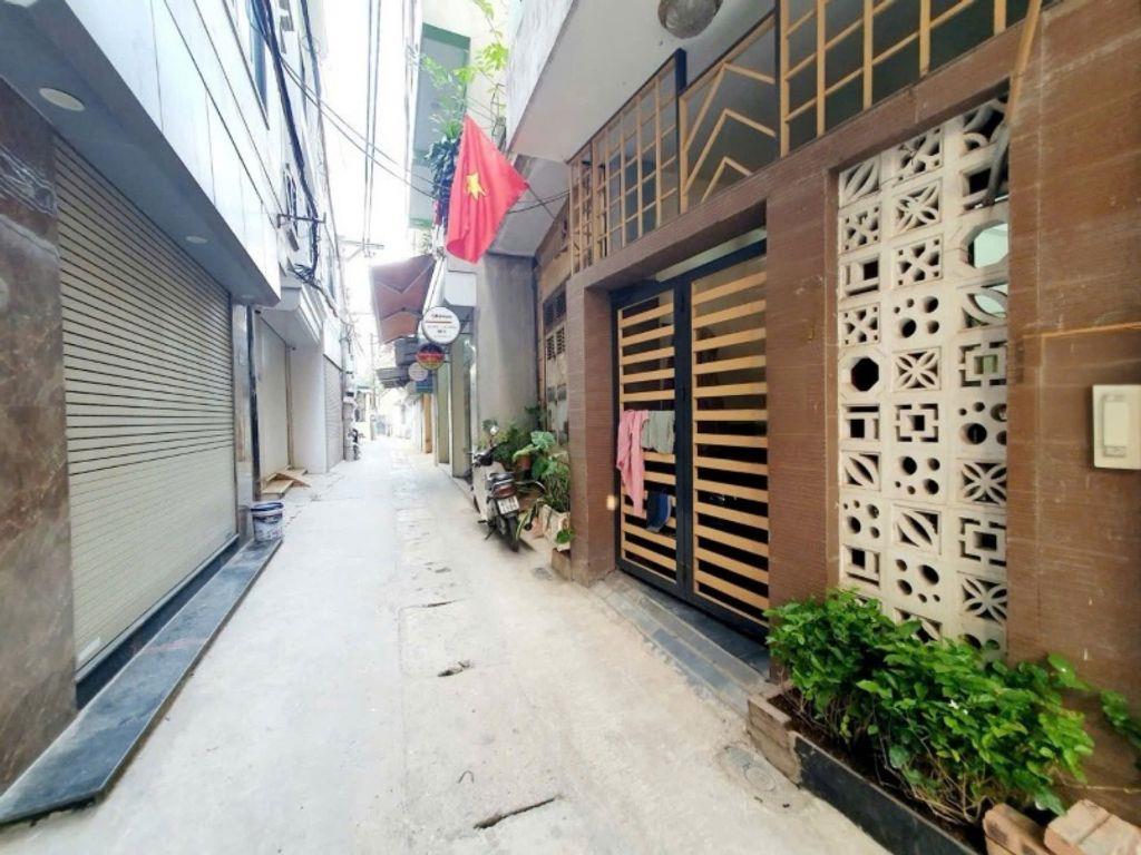 Cực phẩm Xuân Thủy, gần 50m2x4T, Kia qua cửa,2 thoáng, ngõ thông chỉ 12tỷ 
