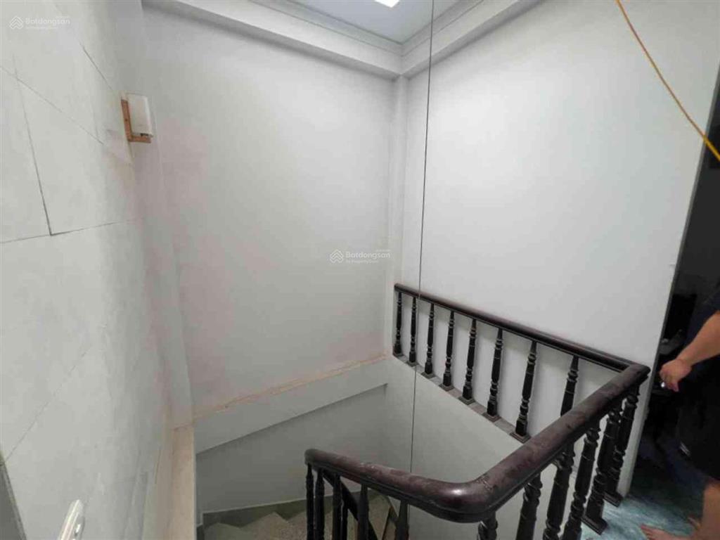 Hoàng mai  dân xây  ngõ thông kinh doanh nhỏ  sát trương định  nở hậu 32m x 5 tầng  6,95 tỷ