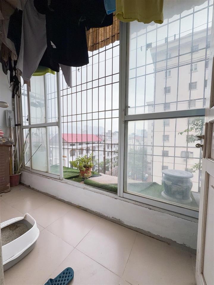 Tôi chính chủ bán căn hộ chung cư đền lừ  căn góc 73m2  2 ngủ full nội thất  nhỉnh 5 tỷ