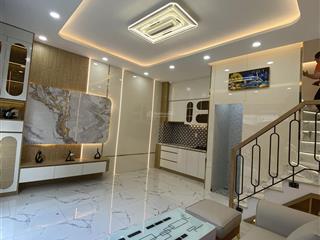 Mt tú mỡ , hạnh thông , gv  5x6 m2 , 3 tầng ,3 pn , 3 wc  hxh tránh  6,98 tỷ