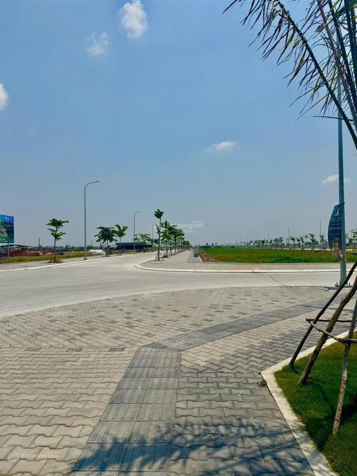 Đất gần chợ bình chánh 100m2 giá tốt, dân cư xung quanh buôn bán tấp nập sổ sẵn công chứng ngay