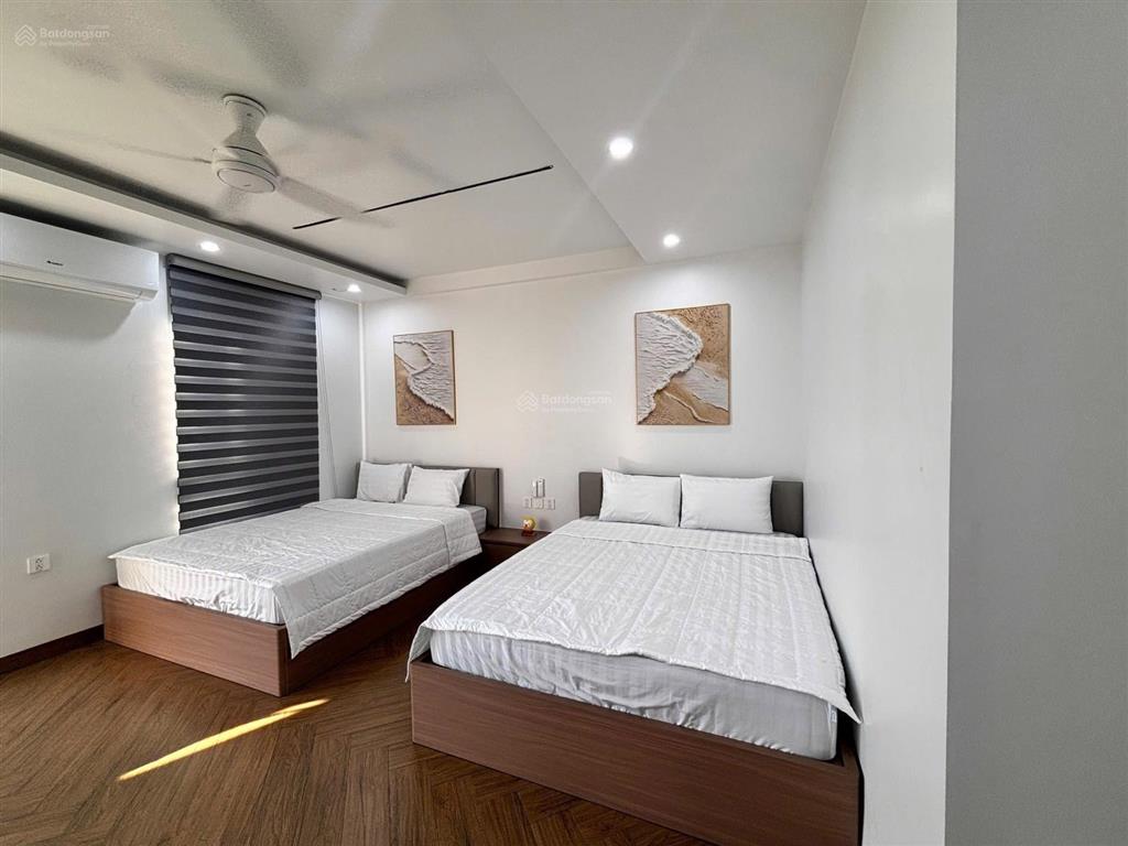 Cho thuê căn shophouse mặt đường hạnh phúc dự án vinhomes royal island