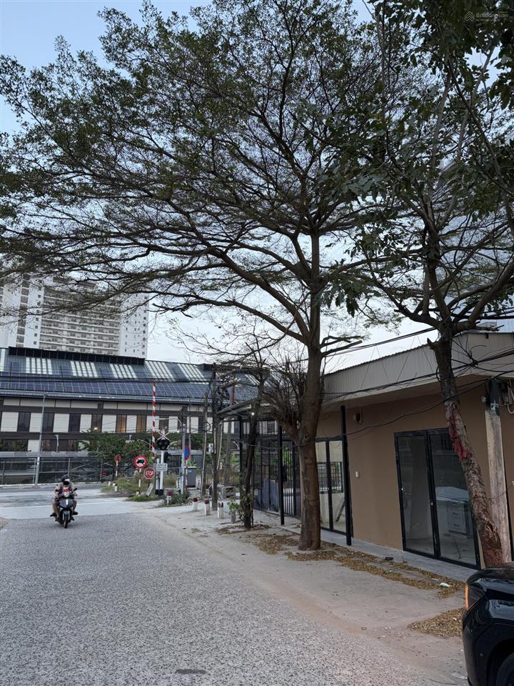 Dãy trọ lô góc 2 mặt tiền đất biển đường 7m5 sau lưng resot mikazuki có sẵng 9 phòng căn hộ và quán