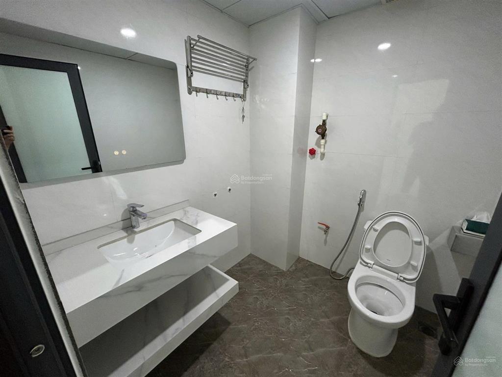 Chính chủ cho thuê văn phòng 72,3m2. giá 8tr/tháng, địa chỉ số 26 mễ trì thượng, phường đại mỗ, hn