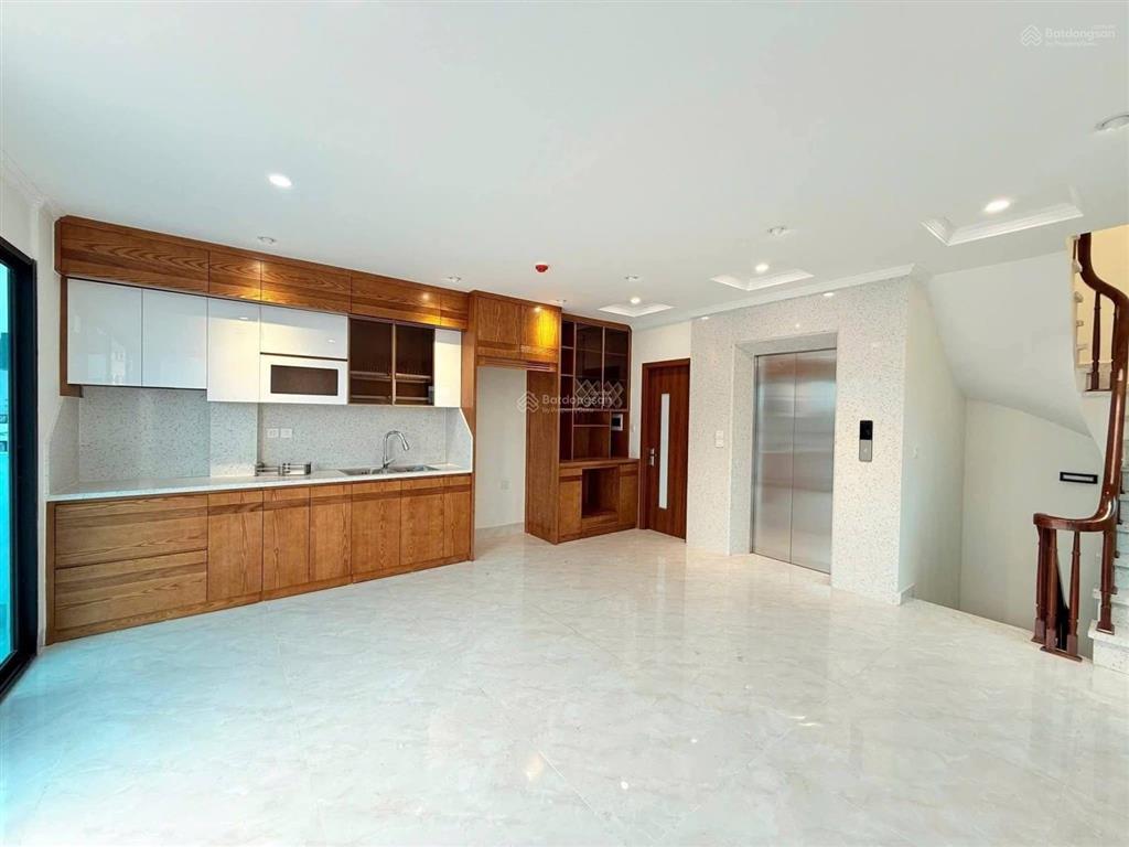 15tr/tháng nhà 50m 4 tầng vạn phúc hà đông ngõ ô tô,