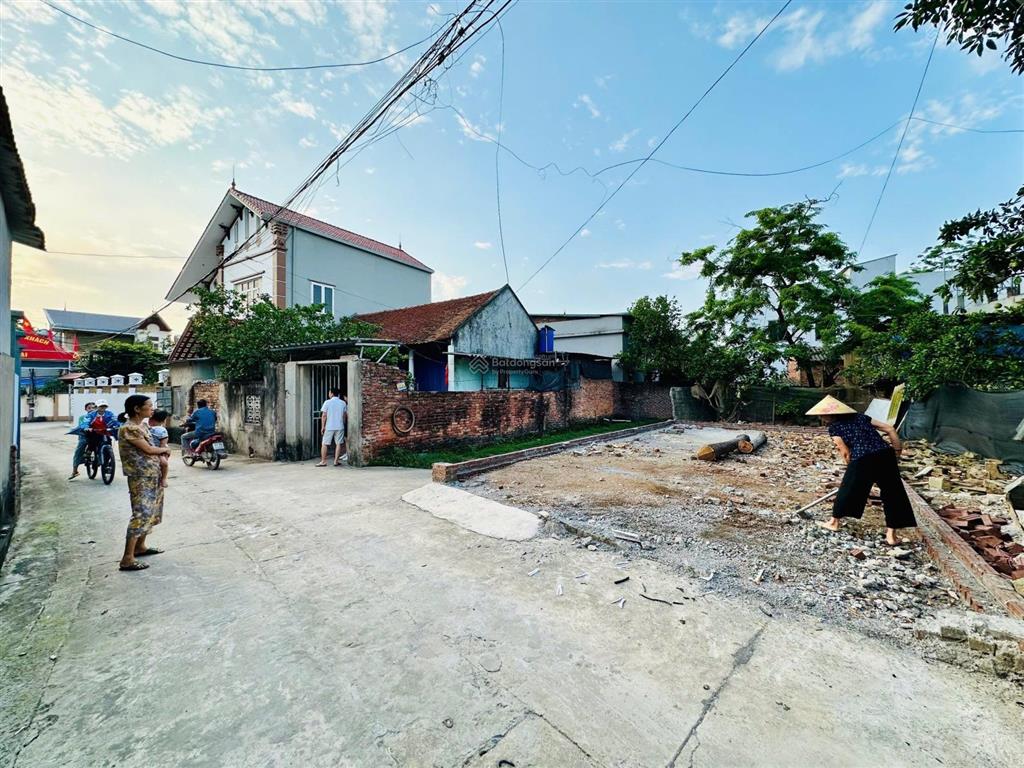 Chính chủ gửi bán lô góc 80m full thổ cư ngõ oto thông
