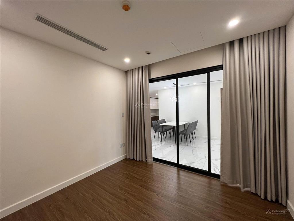 Căn hộ 3 ngủ sunshine center tầng 20 giá chỉ 18 triệu.  0329 288 ***