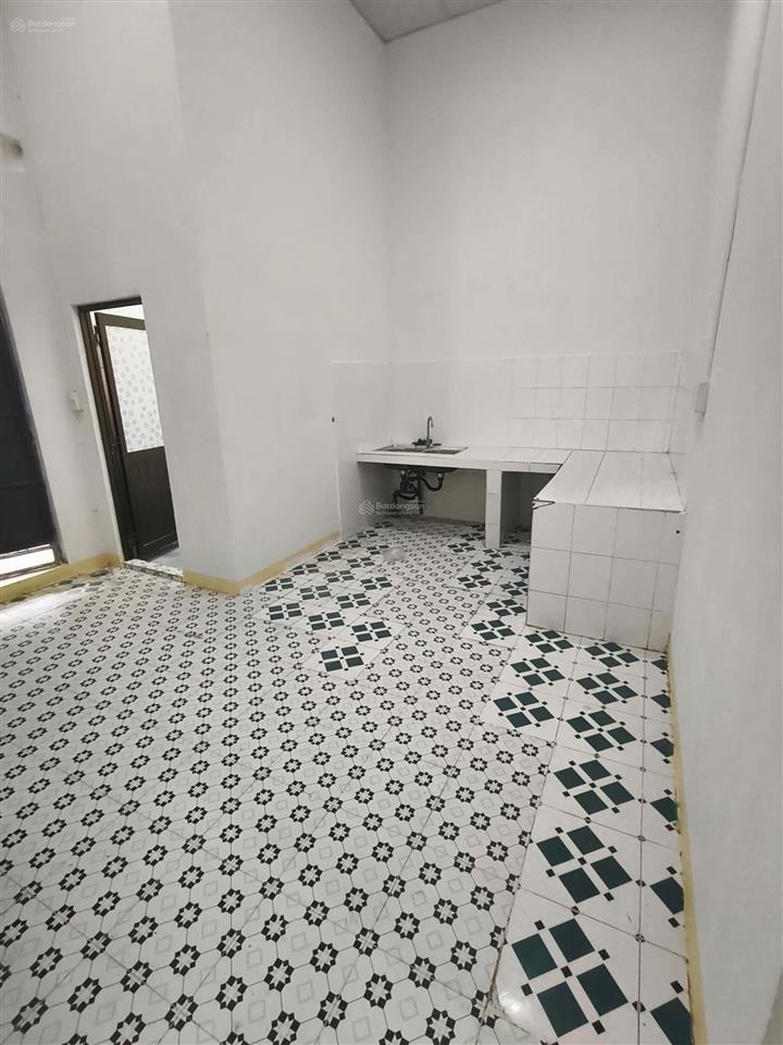 Nhà cấp 4 6x30m sân đậu oto vừa ở vừa kinh doanh buôn bán p.linh xuân, gần chợ, trường học