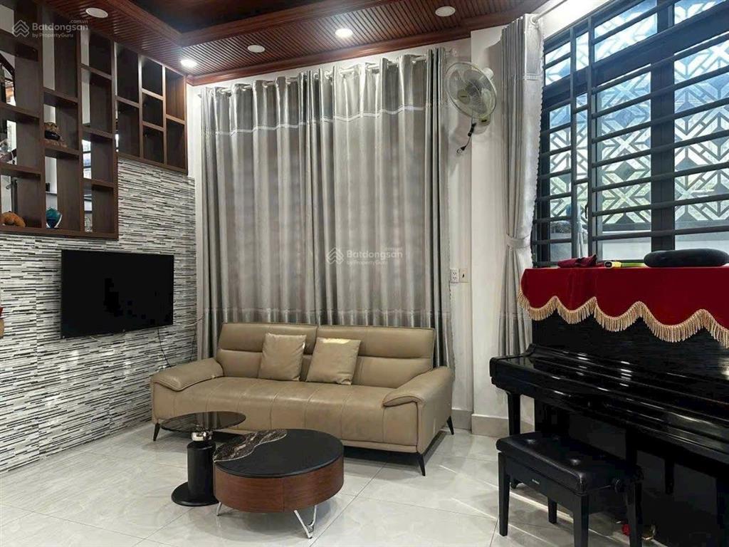 Cho thuê căn góc 4 tầng siêu đẹp ngay chung cư 4s linh đông. 4pn 4wc sân oto