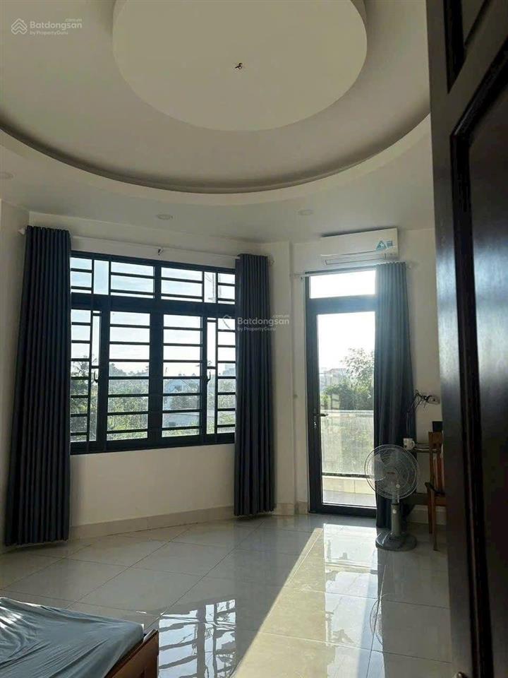 Cho thuê căn góc 4 tầng siêu đẹp ngay chung cư 4s linh đông. 4pn 4wc sân oto