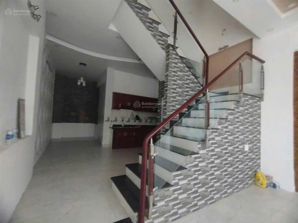 Cho thuê nhà 3tầng 3pn 3wc 1phòng thờ, hẻm oto đường số 8 linh xuân gần làng đại học quốc gia