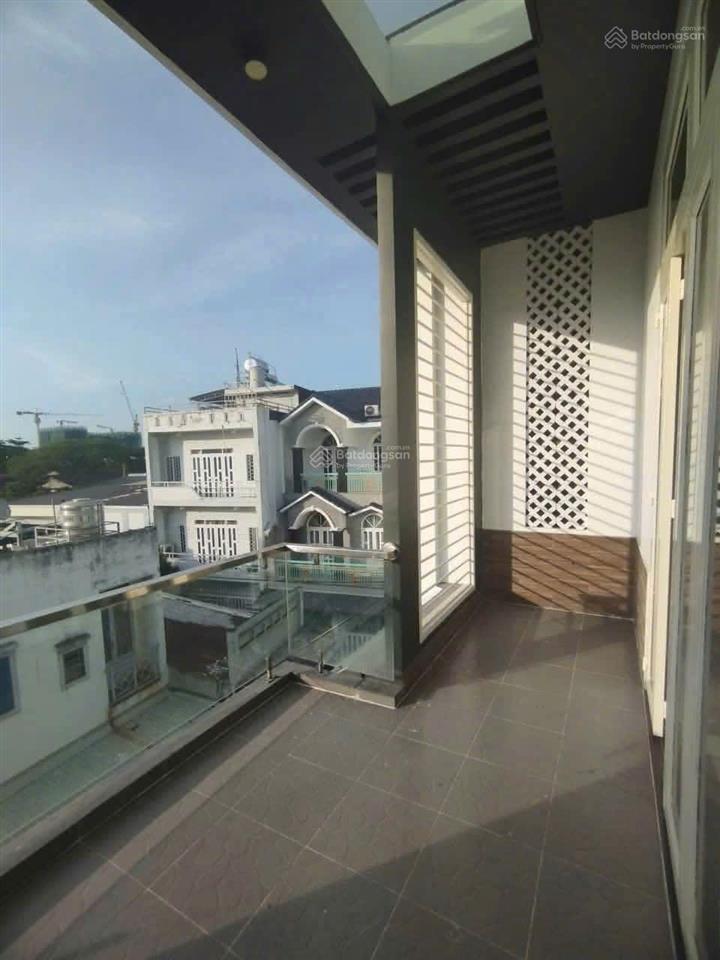 Cho thuê nhà 3tầng 3pn 3wc 1phòng thờ, hẻm oto đường số 8 linh xuân gần làng đại học quốc gia