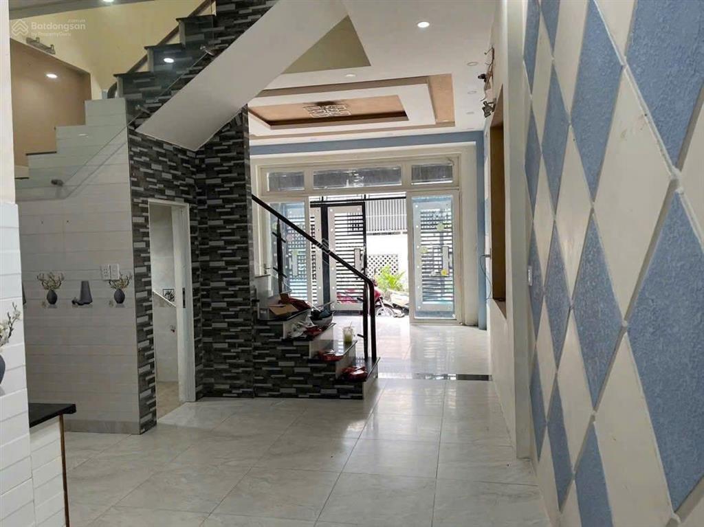 Cho thuê nhà 3tầng 3pn 3wc 1phòng thờ, hẻm oto đường số 8 linh xuân gần làng đại học quốc gia