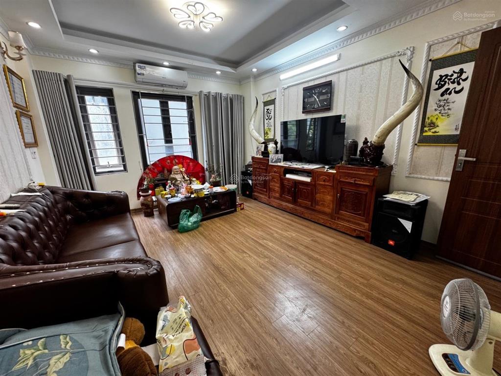 6 tỷ nhà hà đông 40m25t lô góc thoáng sáng  ô tô tải dừng đỗ trước nhà