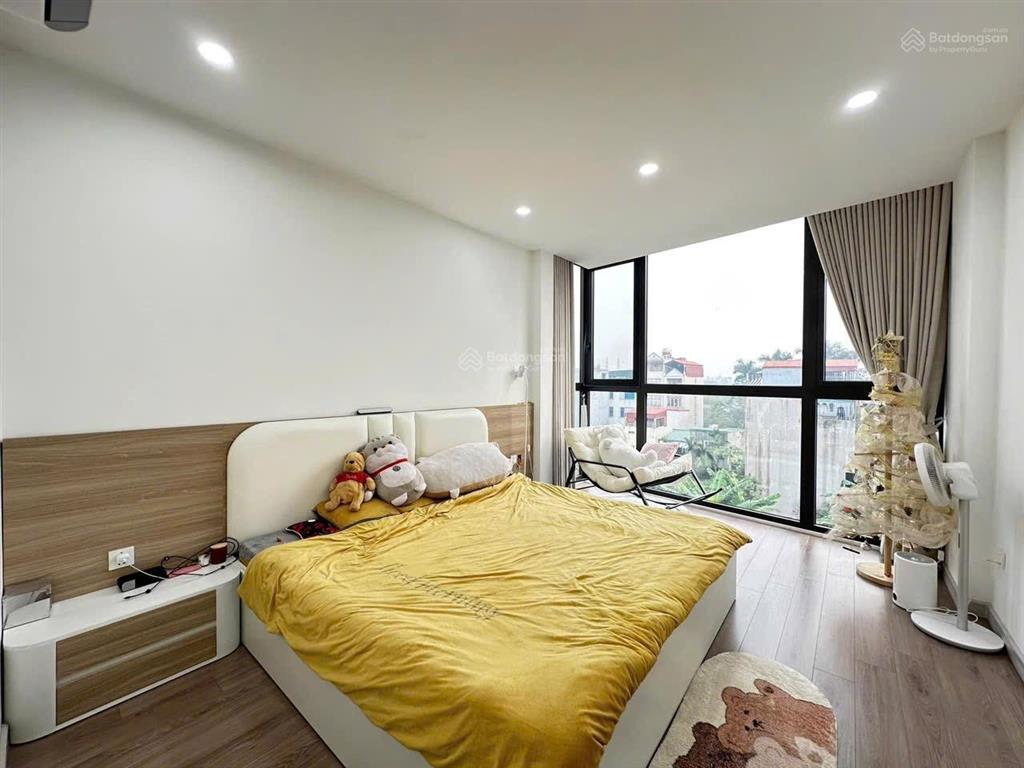 Hơn 5 tỷ. yên nghĩa 42m2  ô tô chui nhà  view hồ  full nội thất