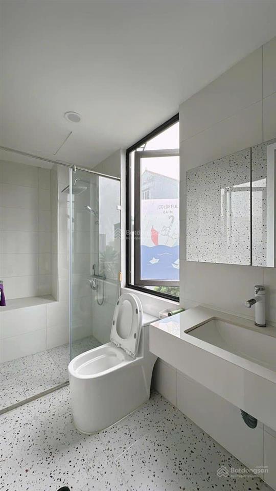 Hơn 5 tỷ. yên nghĩa 42m2  ô tô chui nhà  view hồ  full nội thất