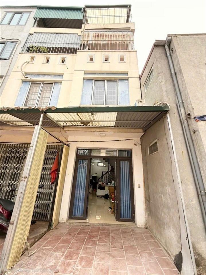 Ngộp bank. 4,6 tỷ nhà trong đê yên nghĩa  4t  ô tô tránh cách 20m 3pn đủ công năng