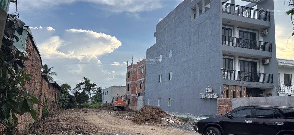 1020m2 ,mặt tiền đường t11, đất ở đô thị, full thổ cư