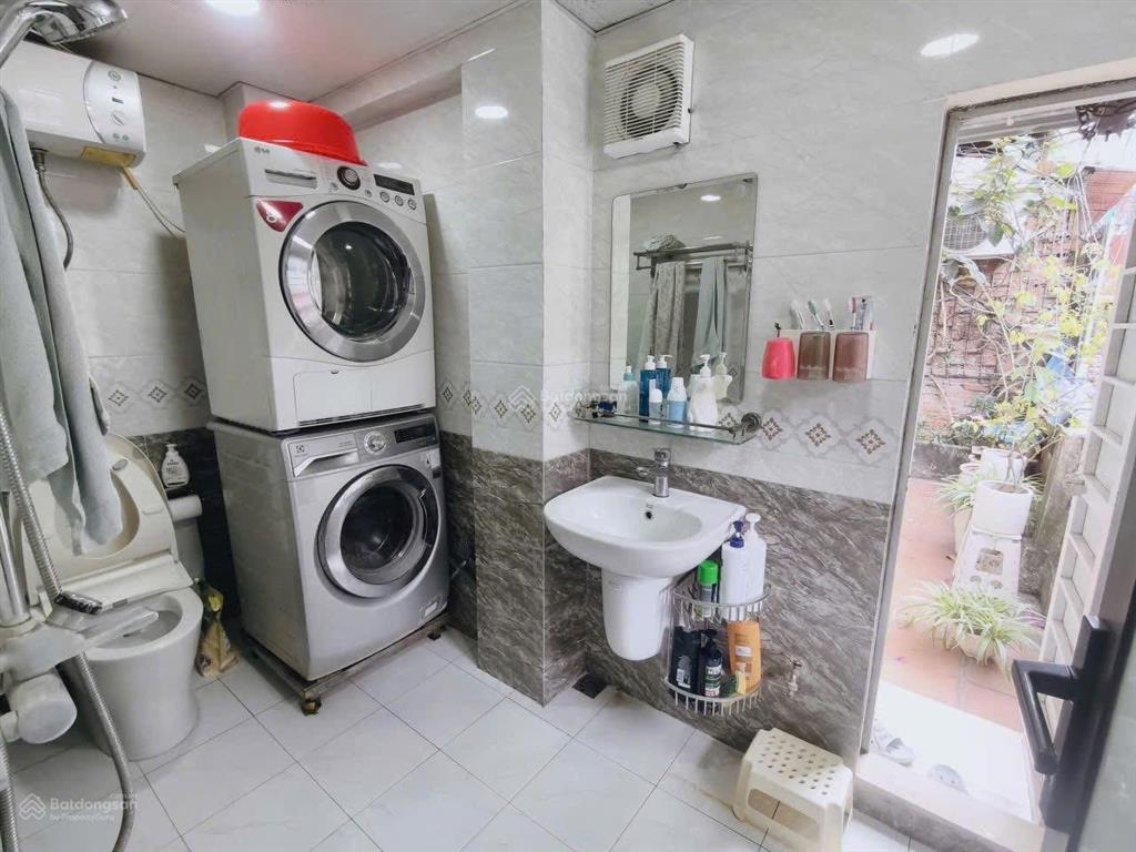 Bán ch tập thể mặt phố thái thịnh, đống đa, tầng 2, lô góc, dt 110m2, 3pn, 2vs, giá 6,25 tỷ tl