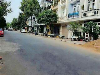 Nhà phố 2 lầu trệt mặt tiền đường trục chính kdc toa xe lý thường kiệt dĩ an