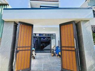 Nhà phố lầu trệt gần chợ dĩ an sát nguyễn an ninh