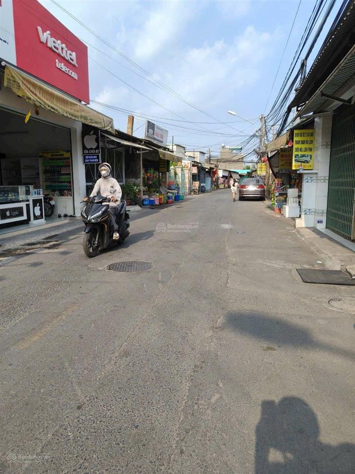 Nhà cấp 4 và 5 phòng trọ, phường dĩ an, bình dương. tp hcm