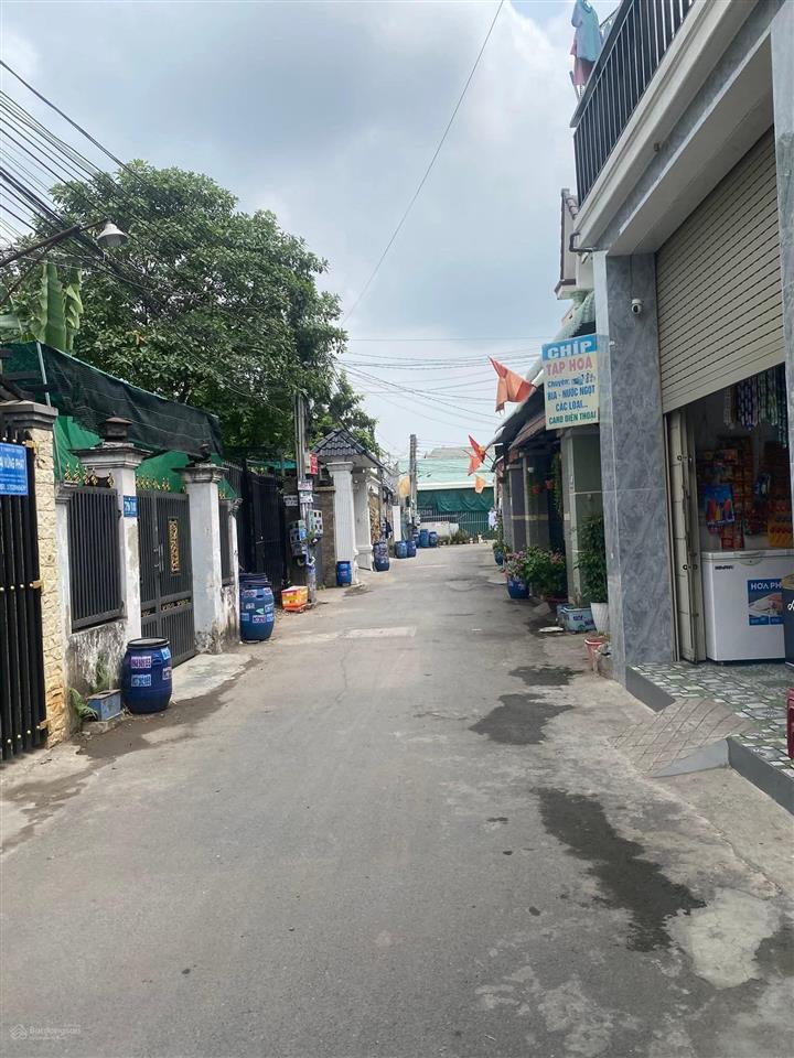 Nhà phố 2 lầu trệt đường nhựa thông, gần sân vận động đông hòa, phường dĩ an, bình dương, tp hcm