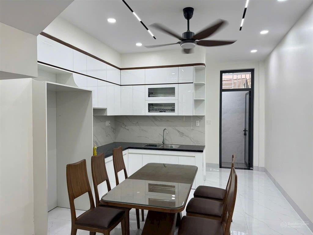 Nhà phố 2 lầu trệt tum kdc đông hưng, phường dĩ an, bình dương tp hcm