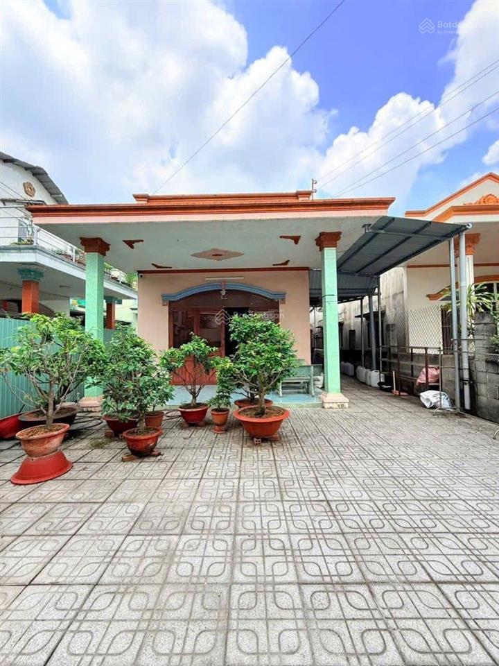 Nhà cấp 4 sân vườn kế trần hưng đạo, dĩ an, bình dương. tp hcm