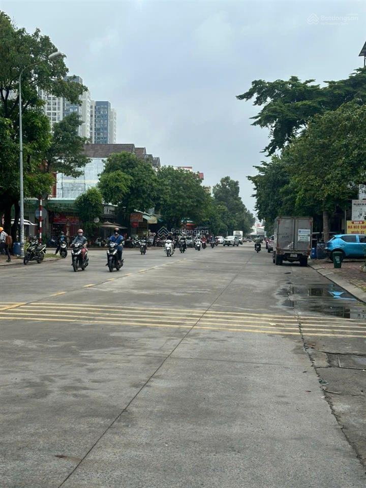 Nhà phố mặt tiền kinh doanh văn phòng 2 lầu trệt gần vincom phường dĩ an, bình dương