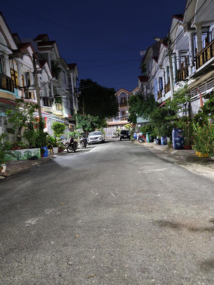 Nhà phố sổ riêng lầu trệt kdc trần hưng đạo, dĩ an, bình