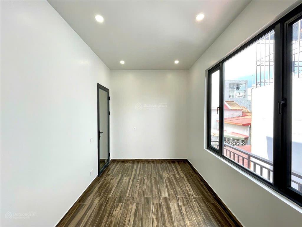 Bán nhà tuyến 2 hồ sen, hải phòng 56m2, 4,5 tầng, ô tô cách 15m, chỉ 4,199