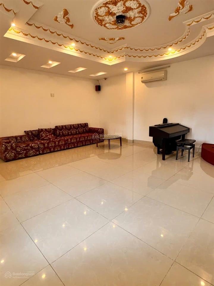 Bán gấp biệt thự 2500m2 dtsd cổ điển sân vườn quận 12