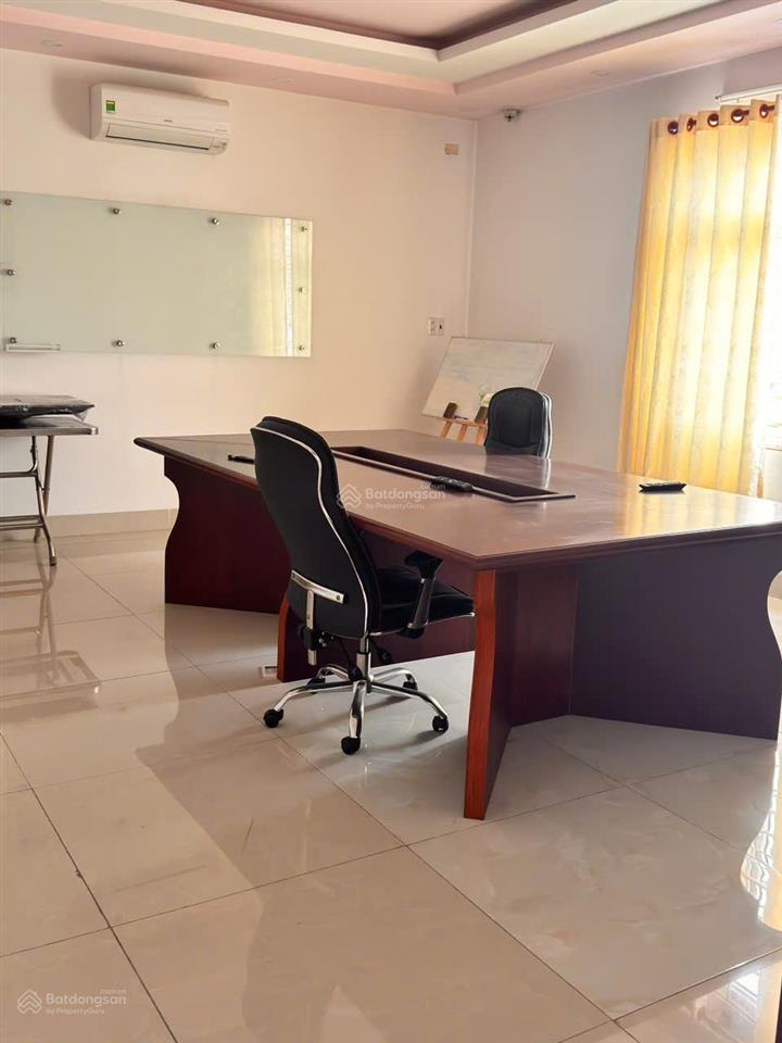 Bán gấp biệt thự 2500m2 dtsd cổ điển sân vườn quận 12
