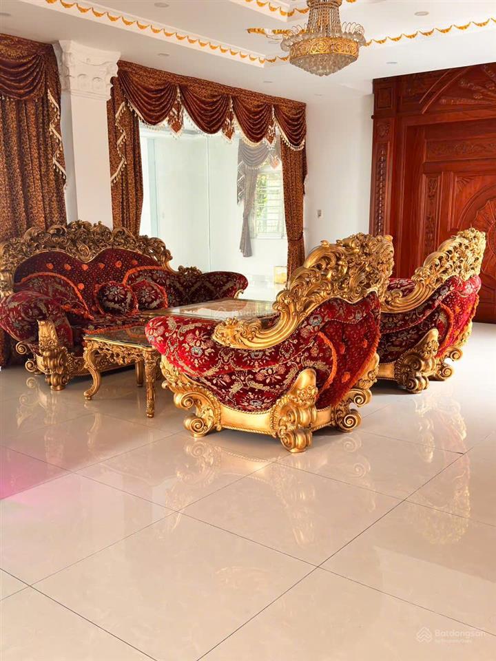 Bán gấp biệt thự 2500m2 dtsd cổ điển sân vườn quận 12
